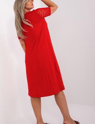 Czerwona sukienka plus size z krótkim rękawem