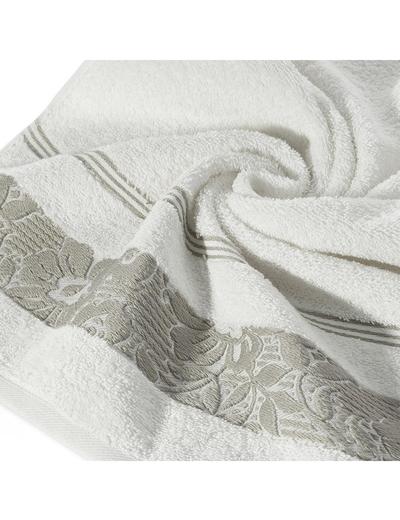 Kremowy ręcznik 50x90 cm z ozdobnym wzorem