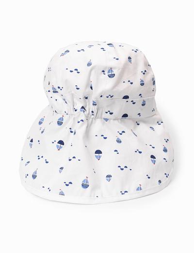 Biała czapka niemowlęca z daszkiem i ochroną na kark