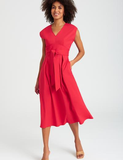 Długa sukienka z ozdobnym wiązaniem czerwona