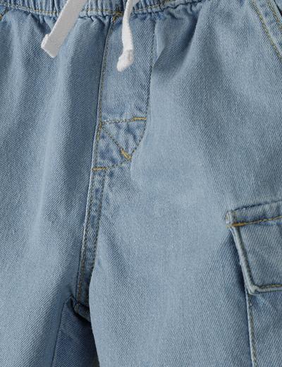 Jasnoniebieskie szorty jeansowe typu bojówki