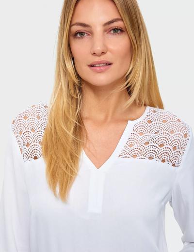 Koszula damska z wiskozy z ozdobnymi koronkami - biała