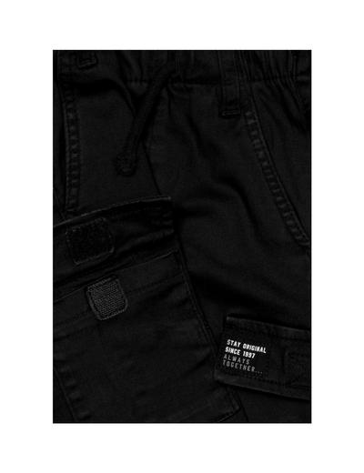 Czarne spodnie chłopięce typu bojówki