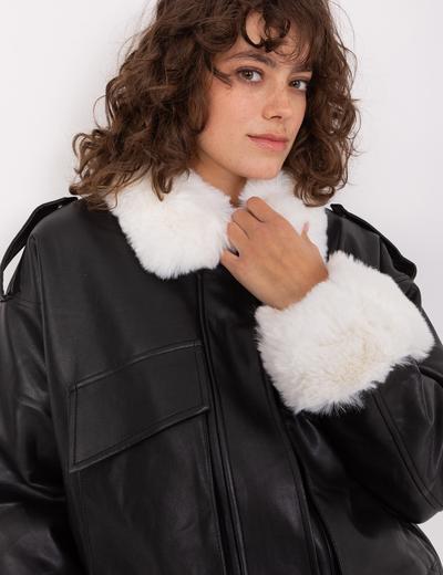 Czarno-biała kurtka zimowa z ozdobnym futerkiem