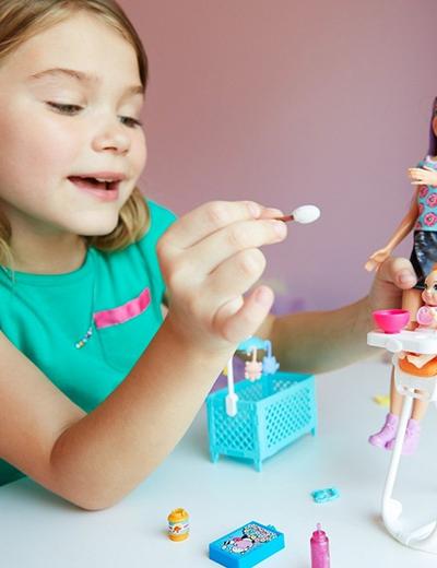Barbie Opiekunka dziecięca zestaw FHY98