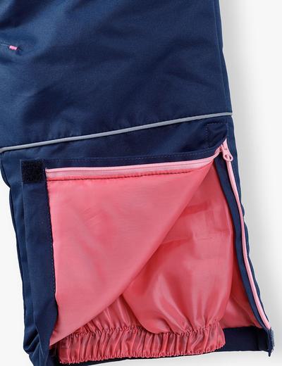 Granatowe spodnie narciarskie z różowymi odpianymi szelkami