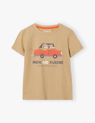 Beżowy t-shirt dla chłopca bawełniany z samochodem
