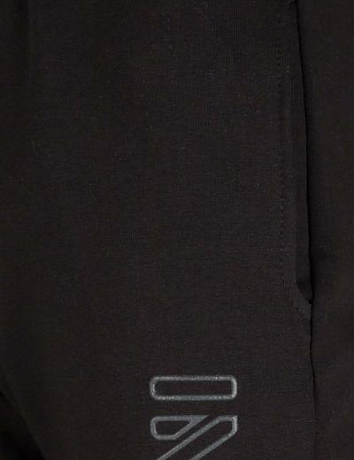 Spodnie dresowe dla chłopca czarne z aplikacją INVASION Tup Tup