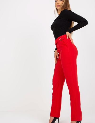 Czerwone proste spodnie z materiału z kieszeniami
