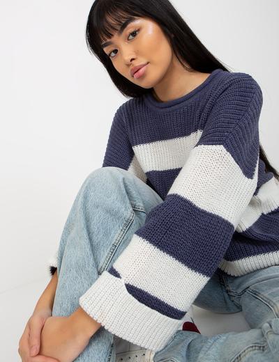 Ciemnoniebiesko-ecru sweter oversize z wełną
