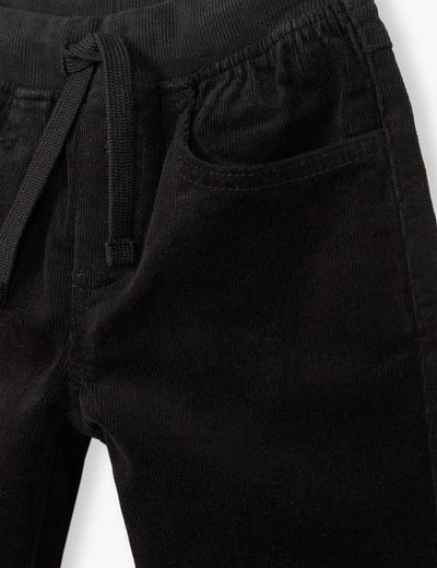 Czarne spodnie sztruksowe dla chłopca regular