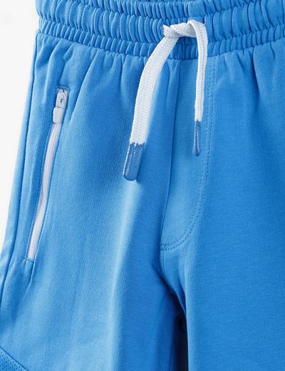 Dzianinowe szorty chłopięce w kolorze niebieskim z kieszeniami
