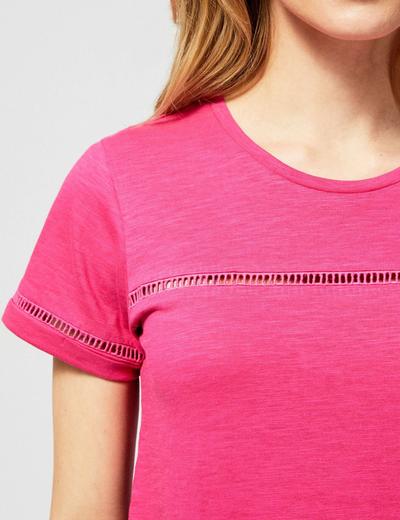 T-shirt damski bawełniany z ażurowymi zdobieniami- różowy