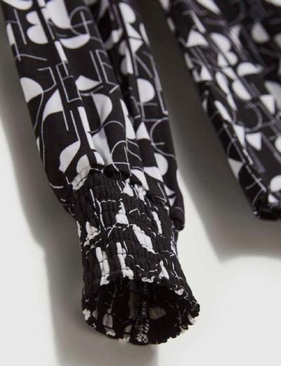 Czarna wzorzysta bluzka z długim rękawem i półgolfem