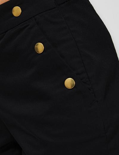 Szorty damskie eleganckie - czarne ze złotymi guzikami