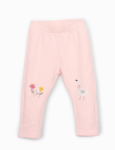 Różowe spodnie dresowe z kwiatkiem i kaczuszką