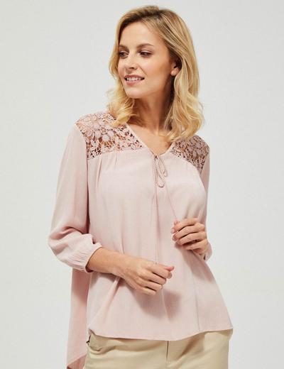 Różowa wiskozowa koszula damska z koronką i wiązaniem przy dekolcie