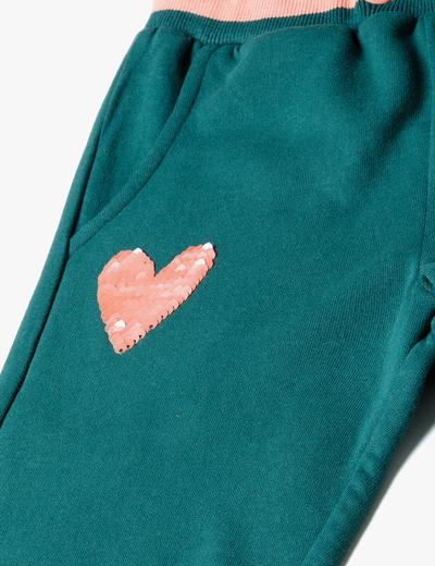 Spodnie dresowe dla dziewczynki - zielone z serduszkiem