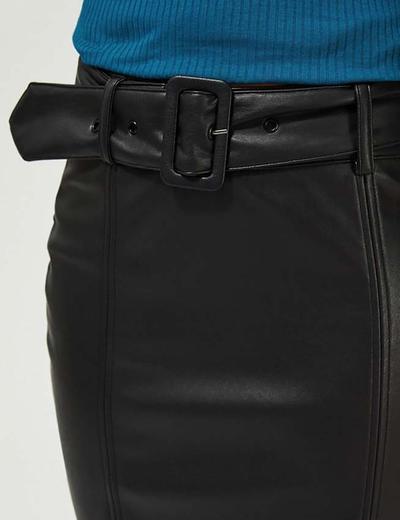 Ołówkowa spódnica damska ze skóry ekologicznej - czarna
