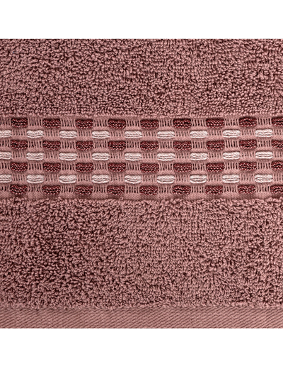 Różowy ręcznik ze zdobieniami 70x140 cm
