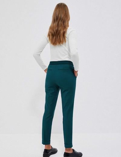 Zielone spodnie damskie typu cygaretki