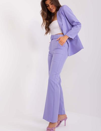 Fioletowe materiałowe spodnie damskie w kant
