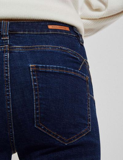 Granatowe spodnie damskie jeansowe rurki
