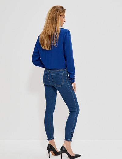 Niebieskie spodnie damskie jeansowe rurki z ozdobnymi guzikami