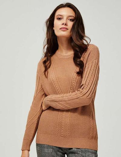 Sweter damski brązowy z ozdobnym splotem