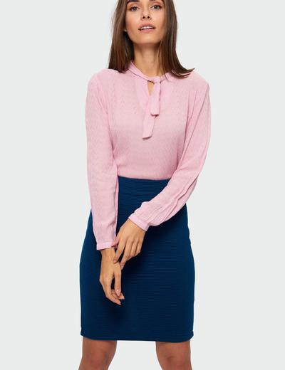 Elegancka bluzka z ozdobnym wiązaniem - różowa