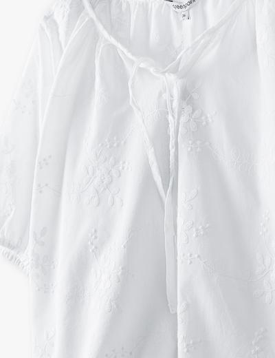 Biała bluzka damska z ozdobnymi haftami