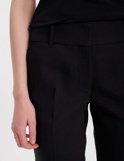 Czarne eleganckie spodnie damskie typu cygaretki