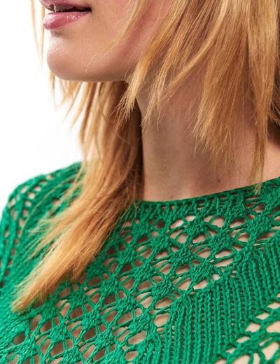 Zielony ażurowy sweter damski na długi rękaw