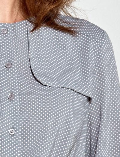 Szara bluzka damska z ozdobną klapą po lewej stronie- szara w kropki