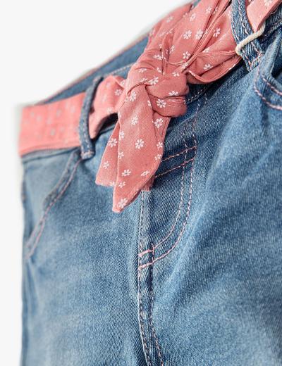 Spodnie dziewczęce jeansowe z różową ozdobną wstążka