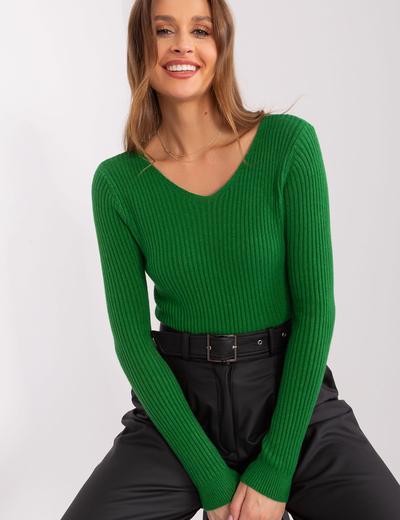 Dopasowany sweter w serek zielony