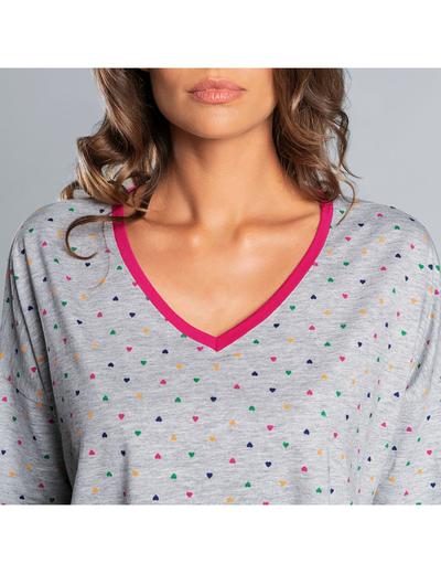 Dwuczęściowa piżama damska w kolorze szarym  - t-shirt  w kolorowe serduszka 7/8 rękaw