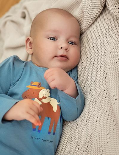 Niebieska bawełniana bluzka niemowlęca z nadrukiem