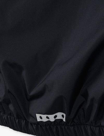 Kurtka przejściowa chłopięca w kolorze czarnym z kapturem i ozdobnym suwakiem