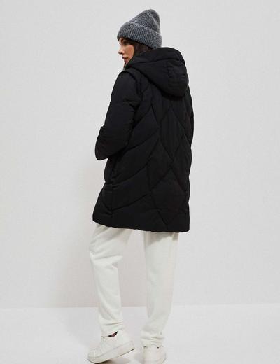 Czarna pikowana kurtka damska z odpinanymi rękawami 2w1