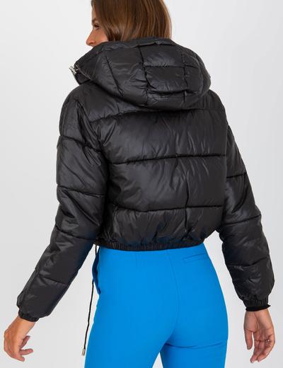 Czarna pikowana kurtka zimowa z kapturem dla kobiety