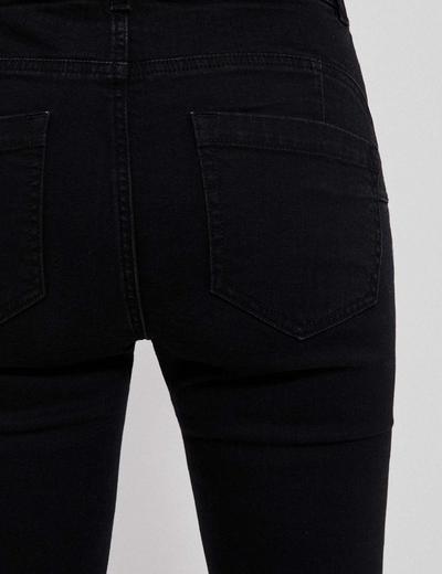 Czarne spodnie damskie jeansowe rurki