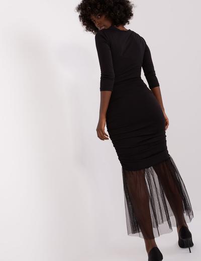 Czarna sukienka damska dopasowana z marszczeniami