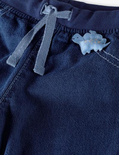 Spodnie niemowlęce jeansowe z aplikacją 3D - niebieskie