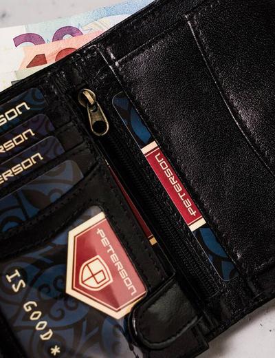 Klasyczny, skórzany portfel męski z zapinką na zatrzask - Peterson