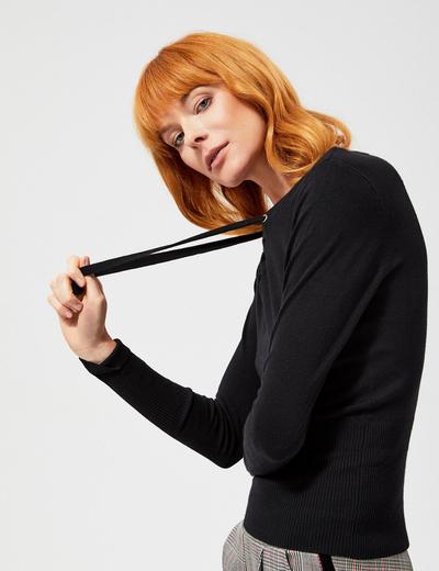 Sweter z ozdobny dekoltem  - czarny