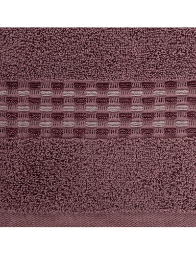 Liliowy ręcznik ze zdobieniami 70x140 cm