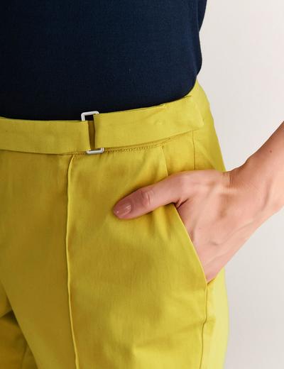 Spodnie damskie z ozdobnym paskiem Tatuum - żółte