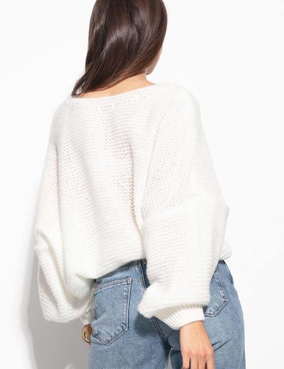 Krótki sweter oversize z bufiastymi rękawami - ecru