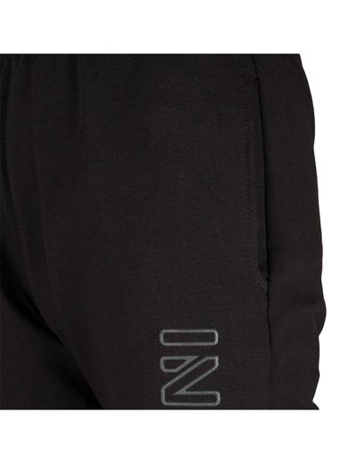 Spodnie dresowe dla chłopca kolor czarny aplikacja na nogawce INVASION